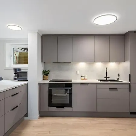 4 Bedroom - Close To Center, Uni & Technology Park - Fully Furnished アパート *